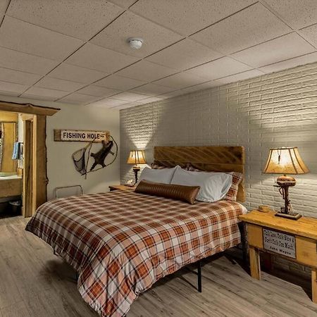 Stonegate Lodge King Bed Wifi 50In Roku Tv Salt Water Pool Room #102 Eureka Springs Exterior photo